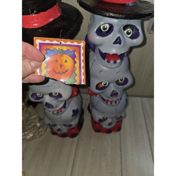 Vtg 1998 Halloween Skull Blow Molds Lighted Stacking 2 Towers Paper Magic NWT - Picture 4 of 7